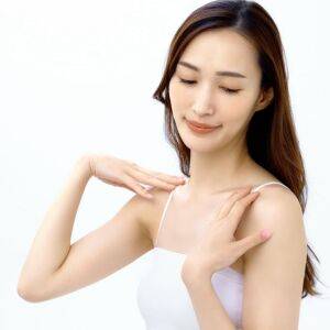 見た目の印象が変わるだけじゃない!パフォーマンスが劇的に変わる〈肩・デコルテの整え方〉