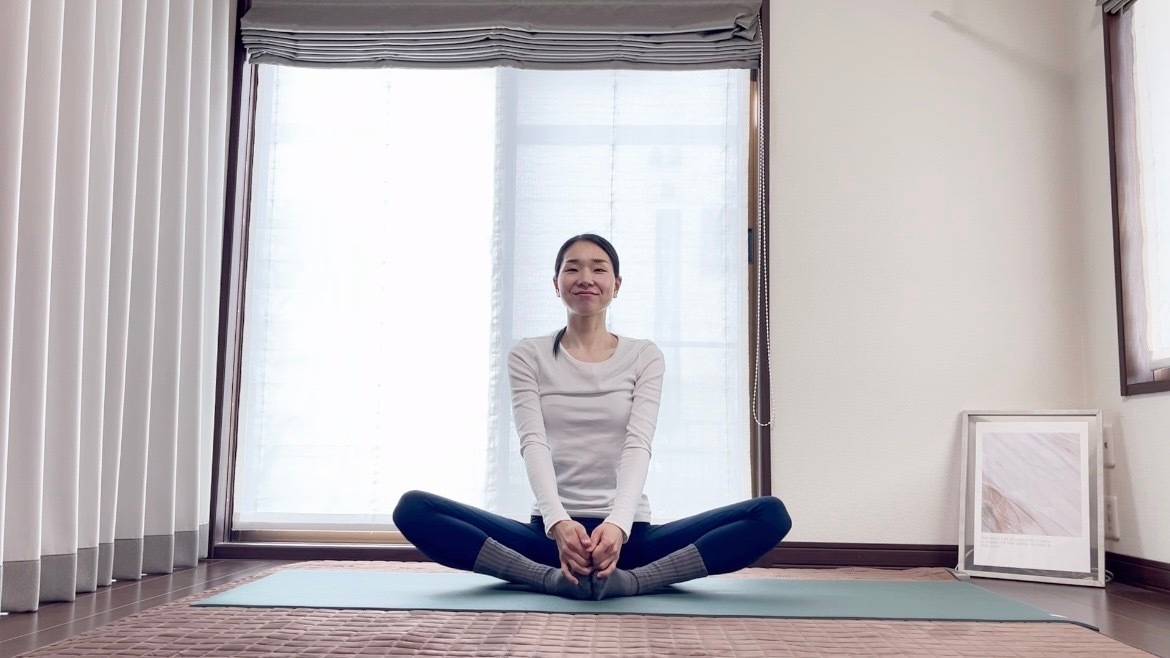 股関節ストレッチ