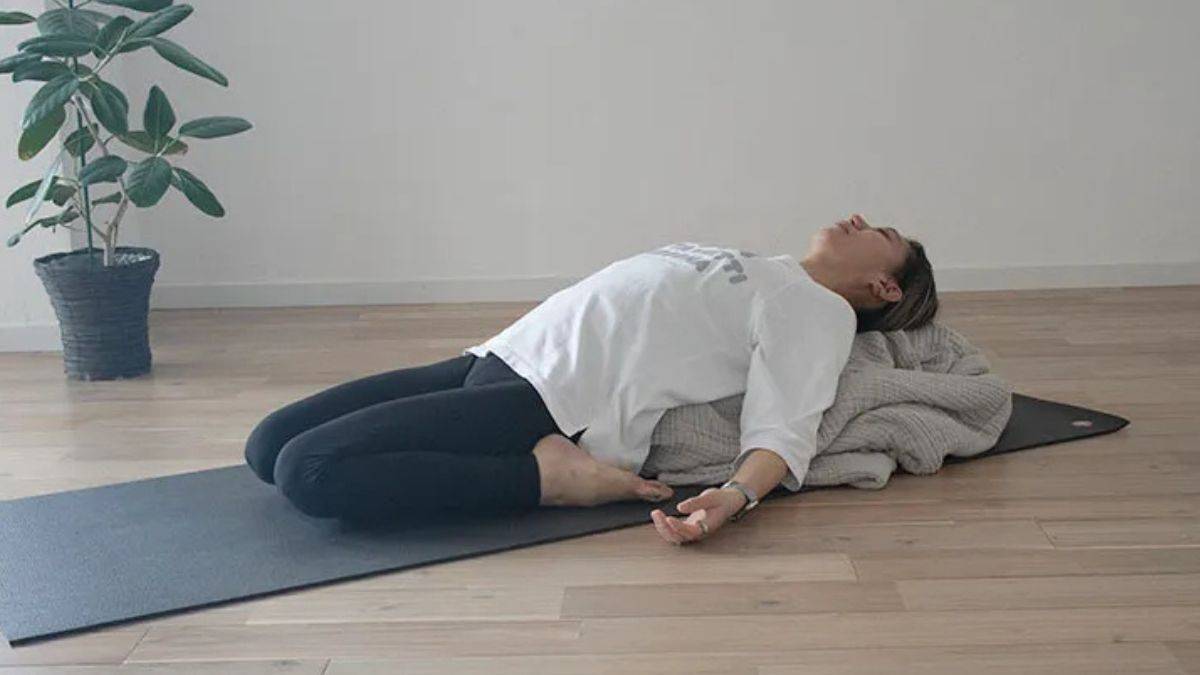  【リラックスが苦手な人必見】寝る前3分！緊張をほぐして睡眠の質を高める「寝るだけポーズ」 
