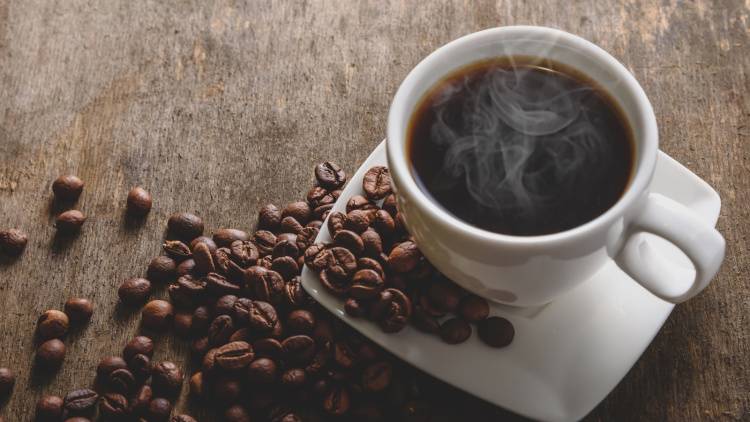 そのコーヒー、逆効果かも。更年期の不調を悪化させるNG習慣｜管理栄養士が解説