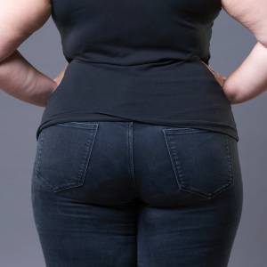 【下半身が大きいのは股関節の硬さが原因】40代からのスタイルアップ術「股関節を柔らかくする」5分習慣