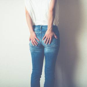 【9割の女性ができない姿勢、が実は効く！】ヒップアップと脚の引き締めが同時に叶う「脚ねじりエクサ」