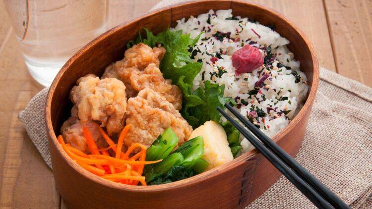 暑くなる時期のお弁当。実は注意したい食品や保存方法|管理栄養士が解説