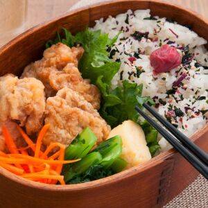暑くなる時期のお弁当。実は注意したい食品や保存方法|管理栄養士が解説