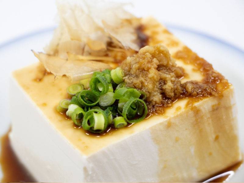 豆腐に、ただ混ぜるだけ！睡眠の質が上がる夜のたんぱく質レシピ