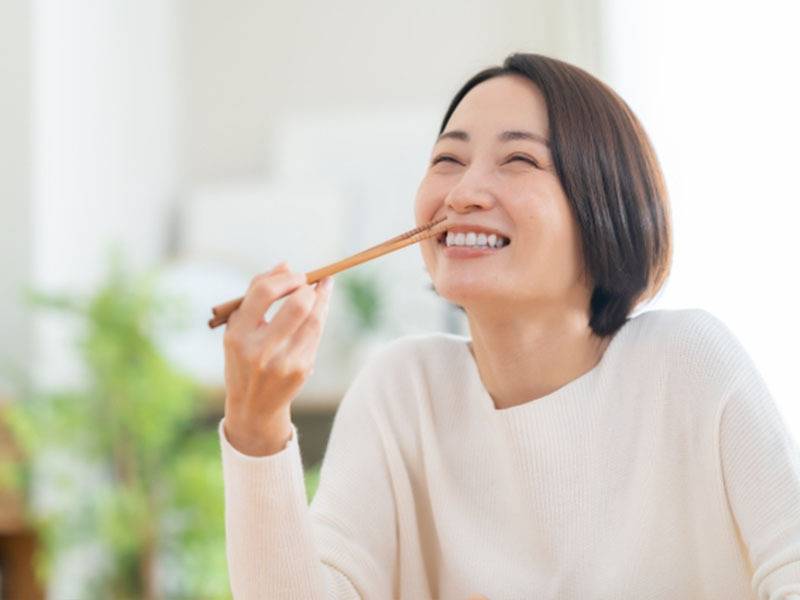 豆腐に、ただ混ぜるだけ！睡眠の質が上がる夜のたんぱく質レシピ