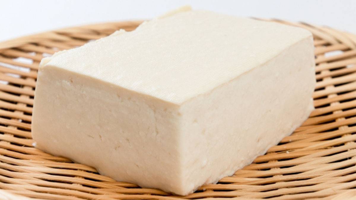 夜の「豆腐」に混ぜるだけ。睡眠の質が気になる人におすすめのたんぱく質レシピ3選｜管理栄養士が解説