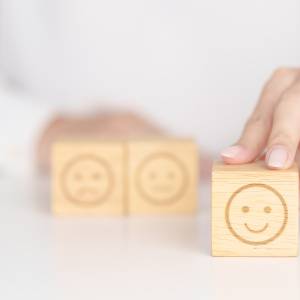 投資の秘訣をお金のプロが指南!株式市場の暴落を「茶番」と思えるメンタルの育て方