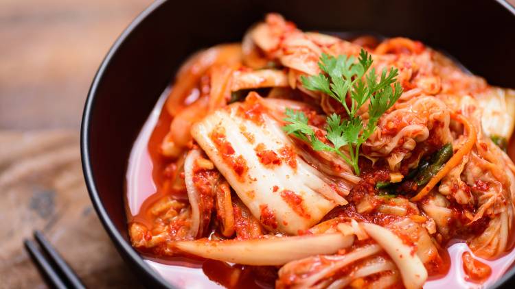 腸にいいはずが逆効果?キムチと一緒に食べるとガスが溜まりやすい食品3選|管理栄養士が解説