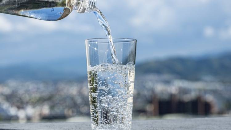知らずにやってない?ダイエット中の炭酸水で見直したい飲み方4選|管理栄養士が解説