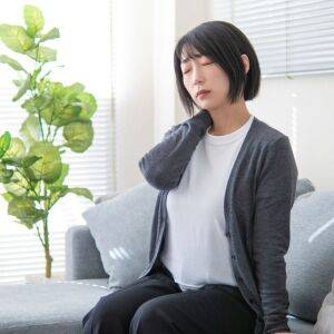 座りっぱなしが疲労を招く?隙間時間でむくみと疲れを流す「ふくらはぎのちょいトレ」