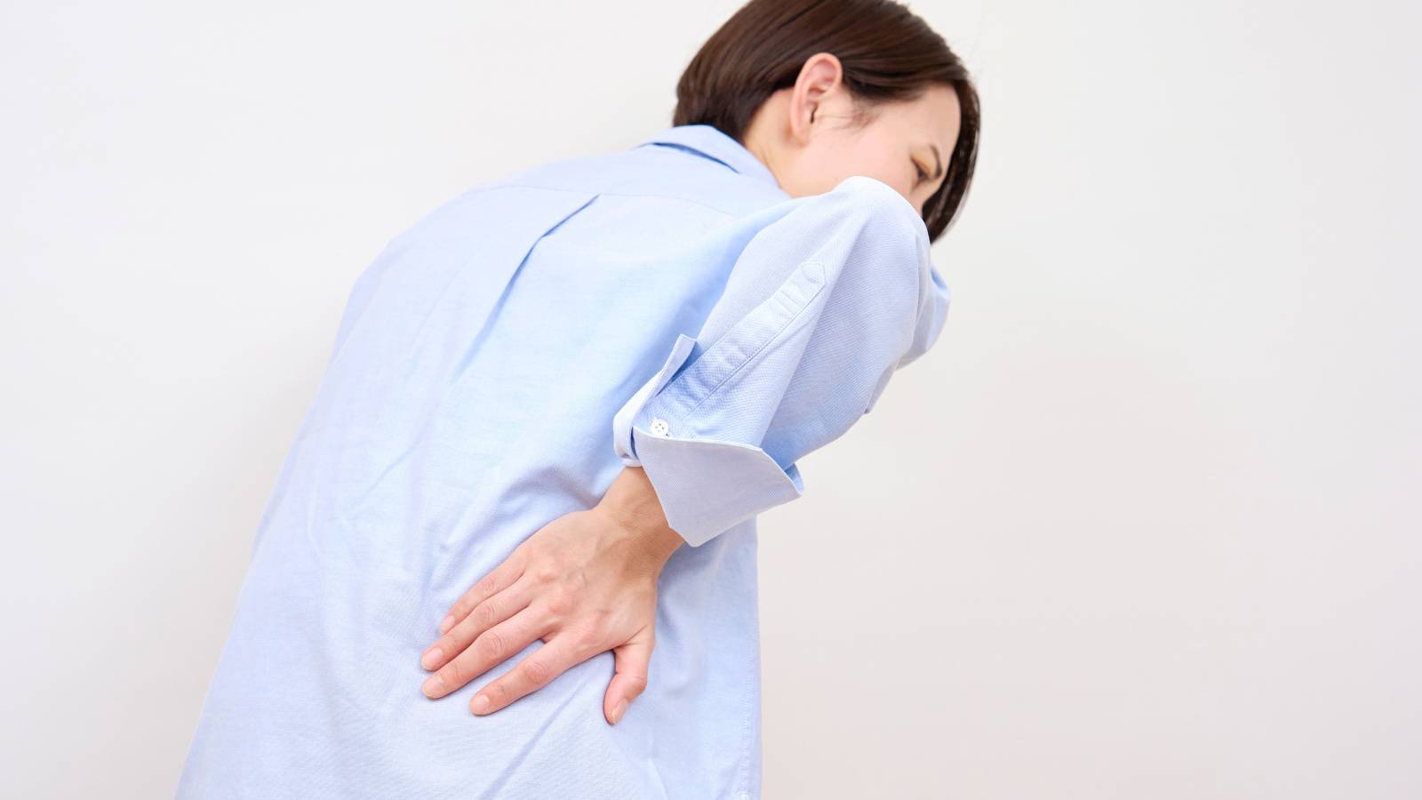 腰痛や反り腰の原因は長時間デスクワーク！【痛くなる前に】腰痛解消股関節ストレッチ
