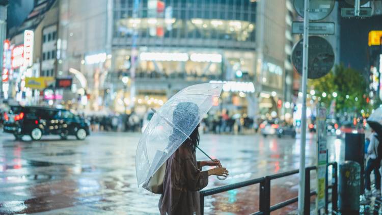 「梅雨、早く終われ」と思う前に。更年期世代が梅雨を“自分を労る季節”に変える4つのヒント