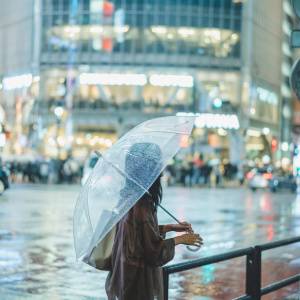 「梅雨、早く終われ」と思う前に。更年期世代が梅雨を“自分を労る季節”に変える4つのヒント
