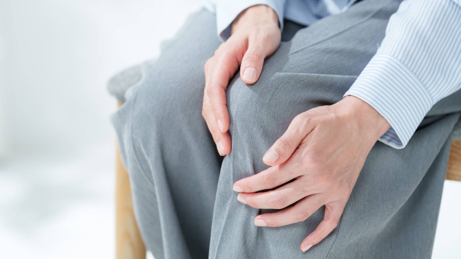  【膝に不調を感じるのは歩き方のせいではなかった！】40代以降に増加する「膝の違和感」を緩和する方法 