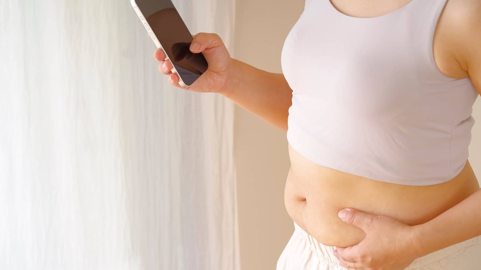 食事制限だけでは落ちない更年期世代のぽっこりお腹に！【座ったままたった10回】お腹痩せエクササイズ