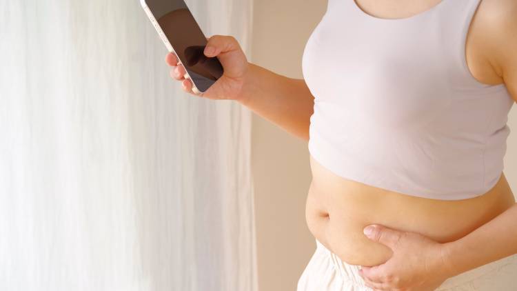 食事制限だけでは落ちない更年期世代のぽっこりお腹に!【座ったままたった10回】お腹痩せエクササイズ