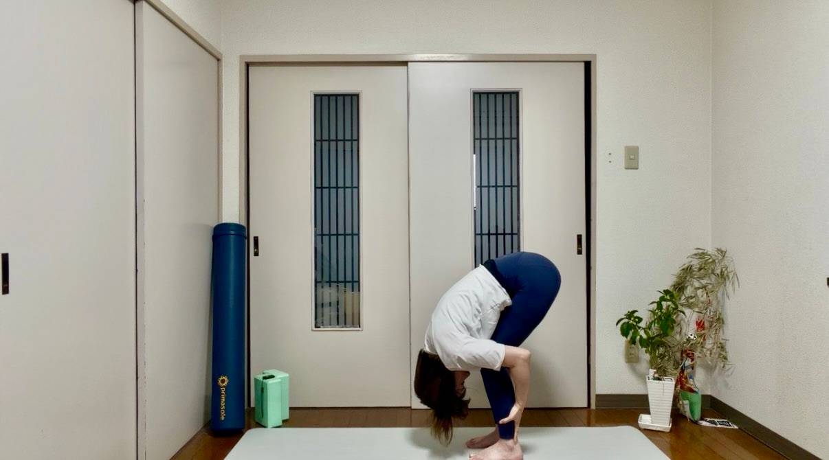 立位前屈のポーズ