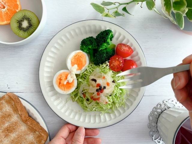 サラダから食べる