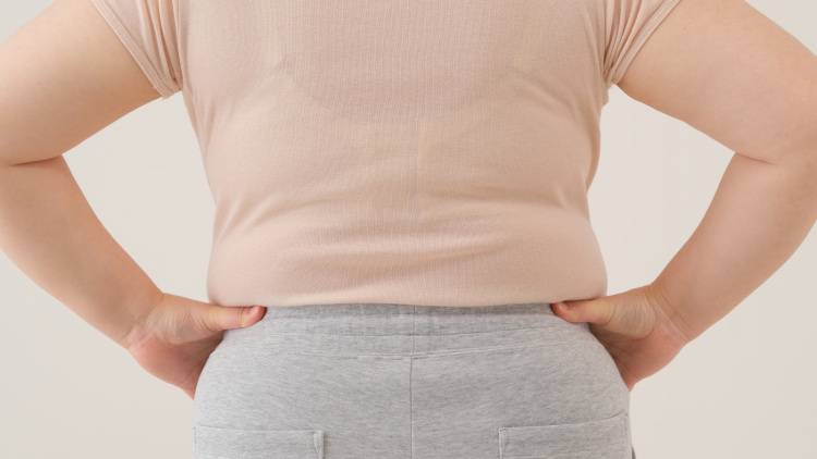 【40代からの頑張り過ぎない姿勢ケア】なぜか背中の肉が落ちない人必見の「コブラのポーズ」