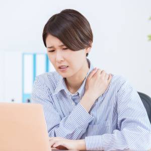 【猫背・巻き肩がみるみる改善！】「背面の筋力」を呼び覚まして美姿勢を作る「ピラティス・スワン」