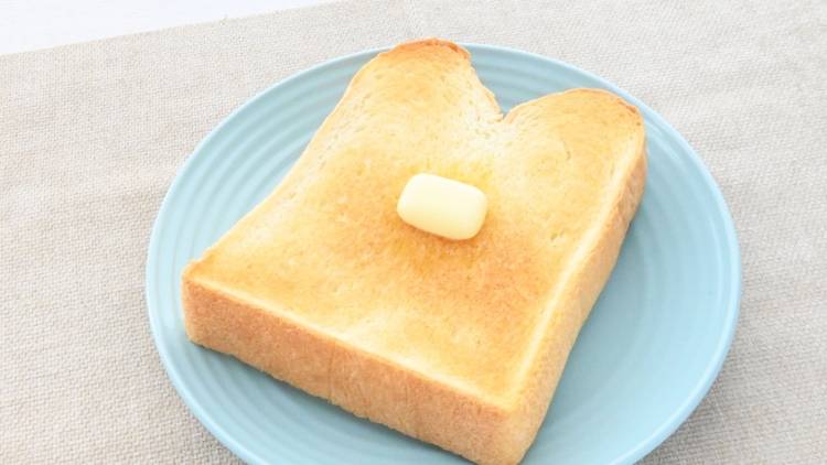 朝の「トースト」にのせるだけ！鉄不足を補う食材｜管理栄養士が解説