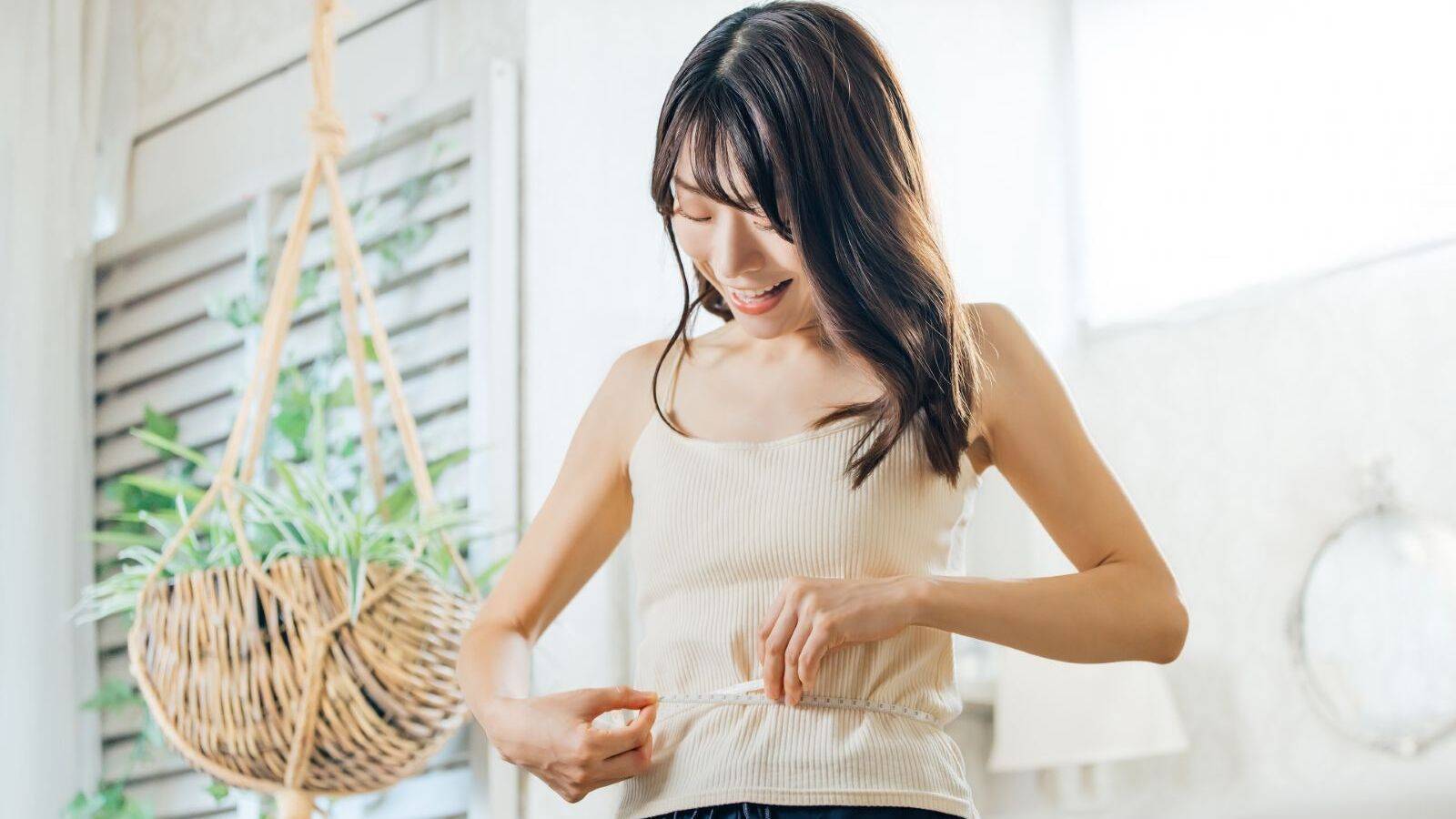  チョイキツだけど効く！全身がみるみる引き締まって痩せていく【ダウンドッグ＆プランク合わせ技エクササイズ】 