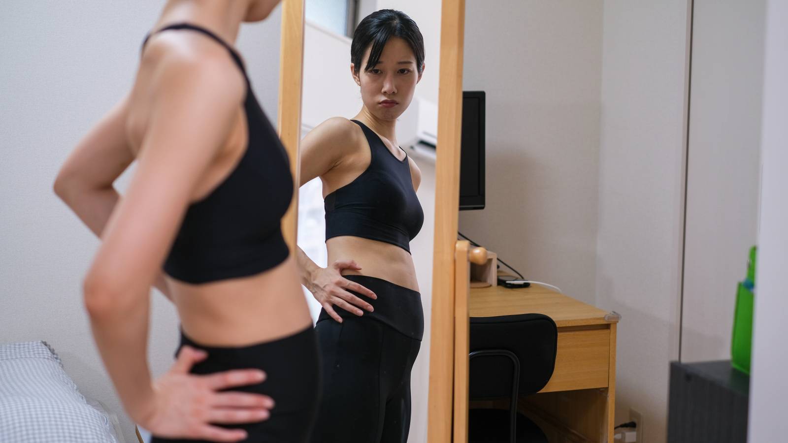  【たった30秒で脚が長くなる！？】年齢とともに短く見える脚…バランスを取り戻し長く見せる「お尻ストレッチ」 