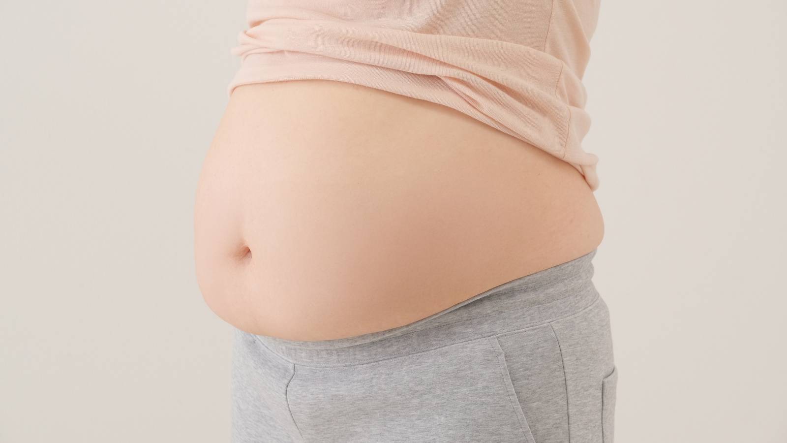 その下腹ぽっこり【内臓の位置が下がっている】のが原因かも！寝たままで下腹すっきり「超簡単エクサ」