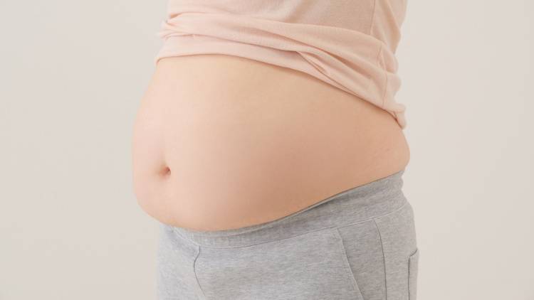 その下腹ぽっこり【内臓の位置が下がっている】のが原因かも!寝たままで下腹すっきり「超簡単エクサ」