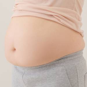 その下腹ぽっこり【内臓の位置が下がっている】のが原因かも！寝たままで下腹すっきり「超簡単エクサ」