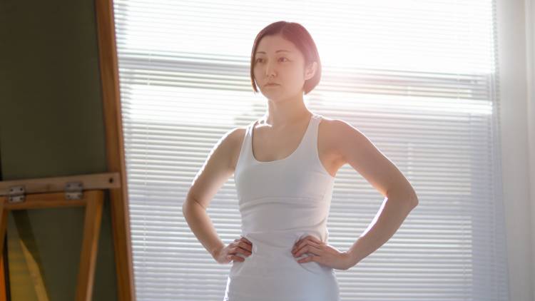 腹筋より効く？浮き輪肉・ぽっこり下腹をまとめてすっきり！やさしいサイドプランクエクササイズ