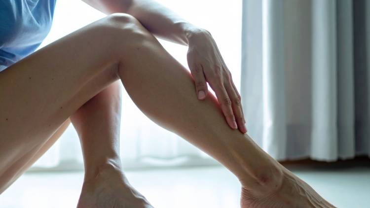 【腿裏を伸ばすだけ】むくみと下半身の重さをリセットする仰向けストレッチ