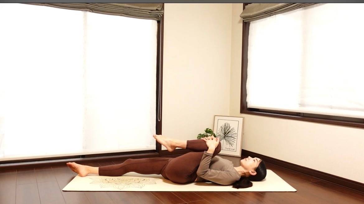 股関節ストレッチ