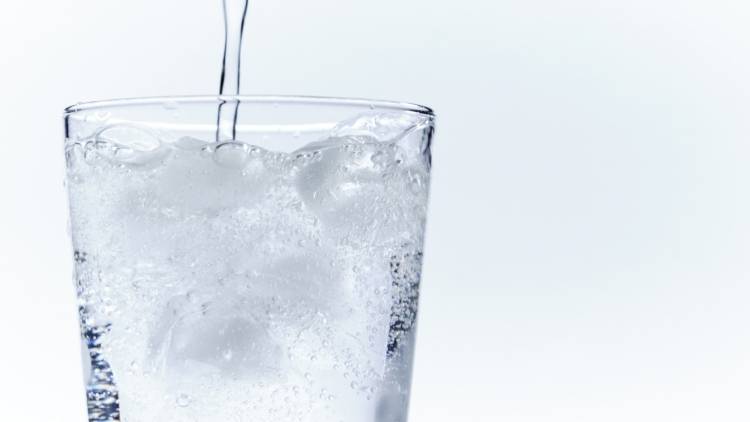 朝「炭酸水」に混ぜるだけ！1日の代謝リズムを整える簡単ドリンク｜管理栄養士が解説
