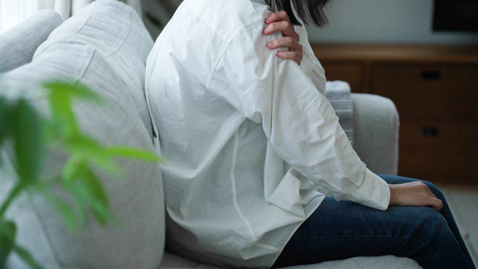  ささいな音や言葉にすぐ身構えてしまう…過剰に働き続ける「脳の警戒システム」のゆるめ方〈心理師が教える〉 