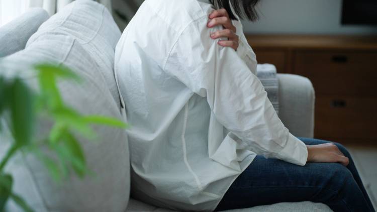 ささいな音や言葉にすぐ身構えてしまう…過剰に働き続ける「脳の警戒システム」のゆるめ方〈心理師が教える〉