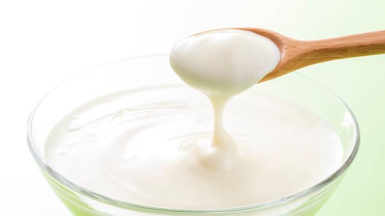 朝の「ヨーグルト」にのせるだけ。肌老化対策に取り入れたい食べ物4選|管理栄養士が解説