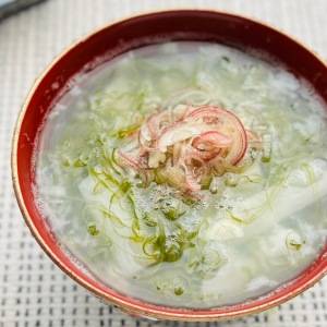 “海の食物繊維 ＋ とろろ” でお腹を整える。暑い日に飲みたい「初夏のすまし汁」〈レシピ〉