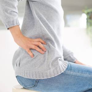 座りっぱなし後の腰の重だるさを軽くする！【体が硬くてもできる】脚の裏側まとめてストレッチ