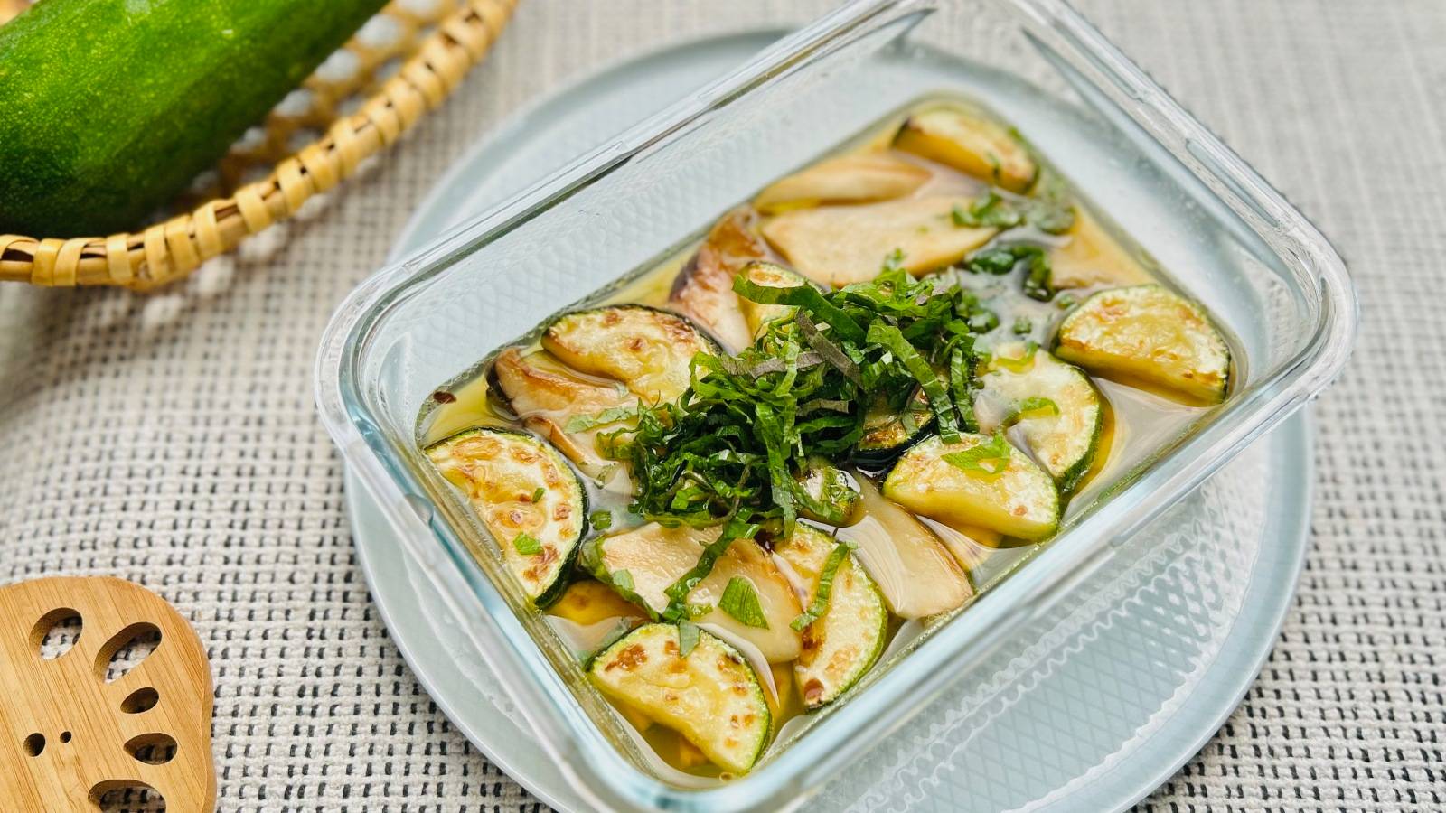 汗ばむ季節の “水分・ミネラル” 補給に。レモンが香る「初夏野菜の焼きびたし」