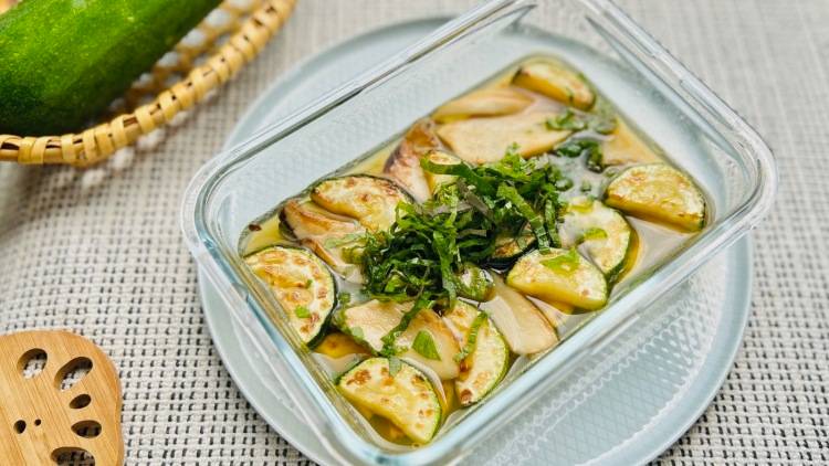汗ばむ季節の “水分・ミネラル” 補給に。レモンが香る「初夏野菜の焼きびたし」