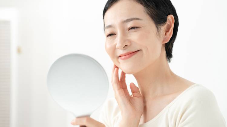 乾燥、くすみ、角栓…閉経で変化した肌に最適なケアとは？皮膚科専門医が教える「更年期世代のスキンケア」