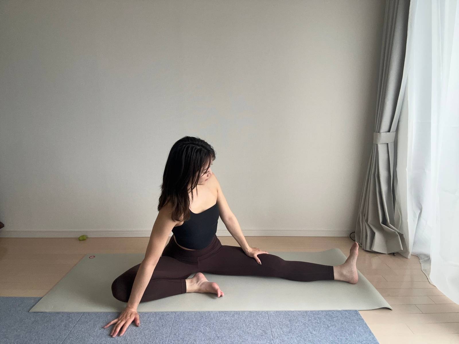 内転筋ストレッチ