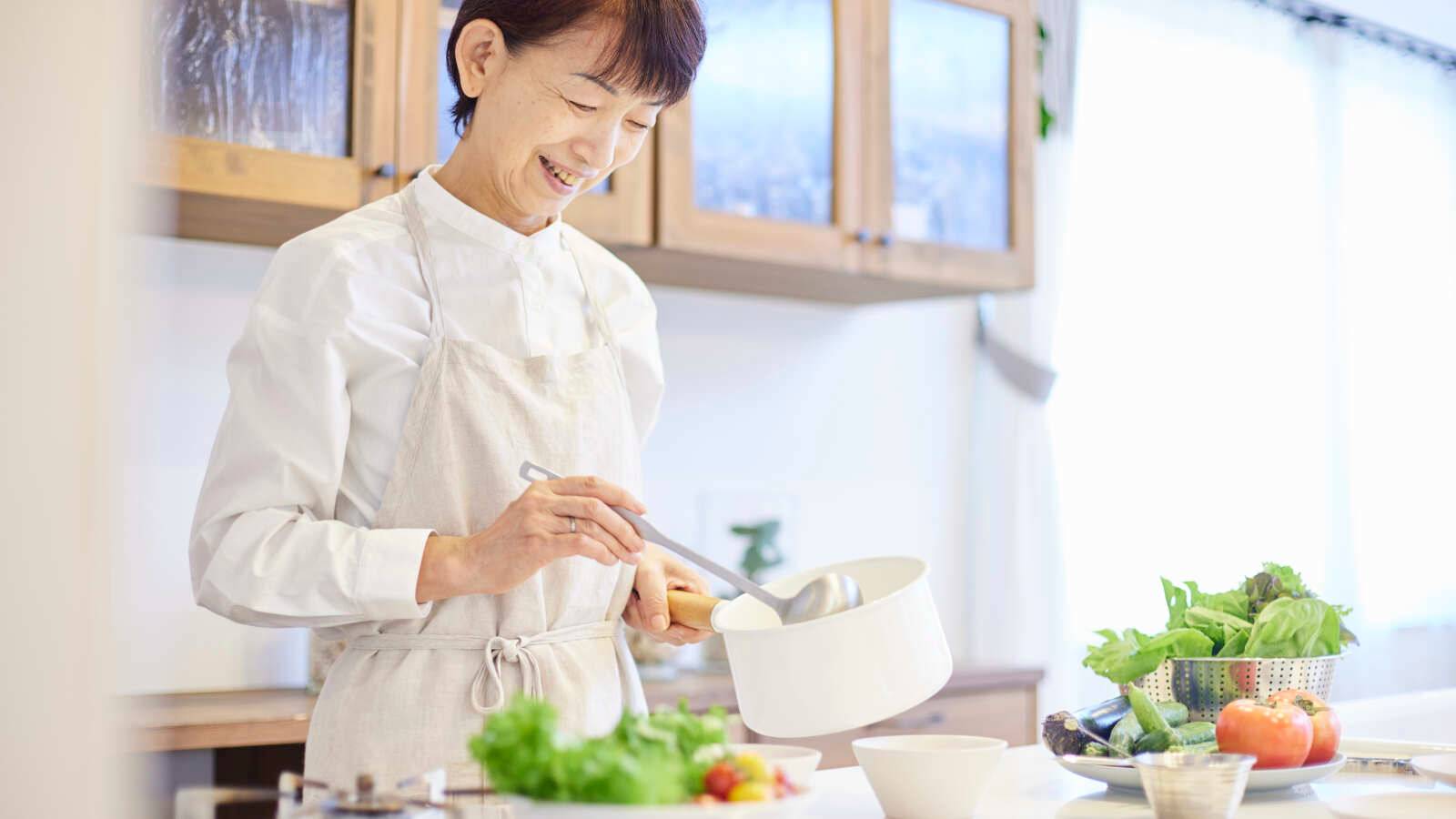  買い物、段取り、調理…料理は脳トレの宝庫だった！週1回の自炊で認知症リスク約30％低下【日本の大規模調査が示唆】 