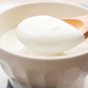 朝の「ヨーグルト」に混ぜるだけ。不足しがちな鉄分を補える食材｜管理栄養士が解説