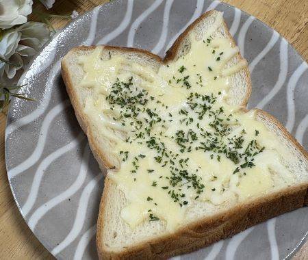 パセリチーズトースト