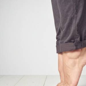 【かかとの上げ下ろし】が更年期のあるあるトラブルに効く！むくみ・つまずき解消のための「カーフレイズ」