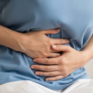 食後の張り感や違和感に【お腹のガス溜まりを即排出】驚くほどお腹がスッキリする簡単ポーズ