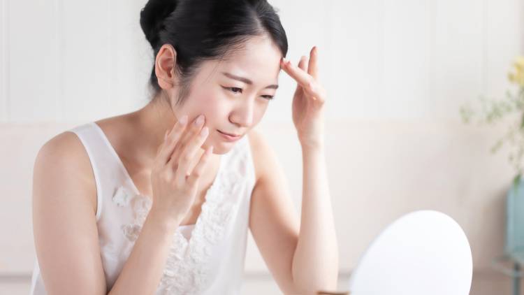 保湿しているのに乾燥が気になる人へ…肌の乾燥を悪化させる食習慣3選|管理栄養士が解説